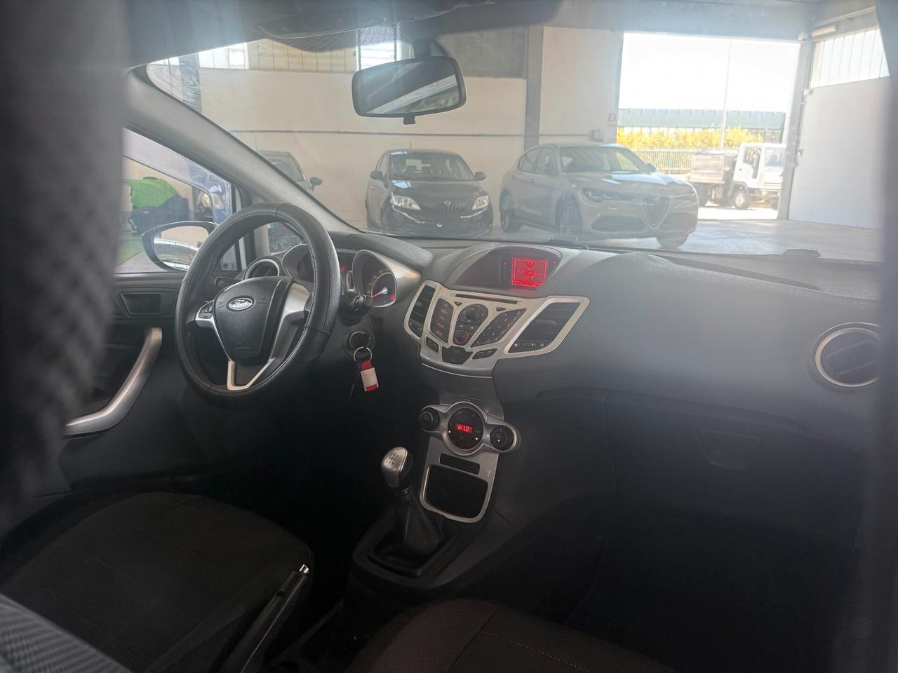 Ford Fiesta 1.4 TDCi 68CV 5 porte Titanium