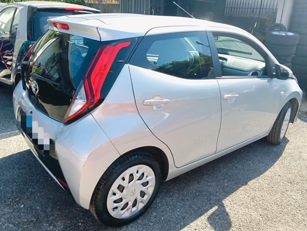 Toyota Aygo Connect 1.0 VVT-i 72 CV 5 porte x-cite MMT
