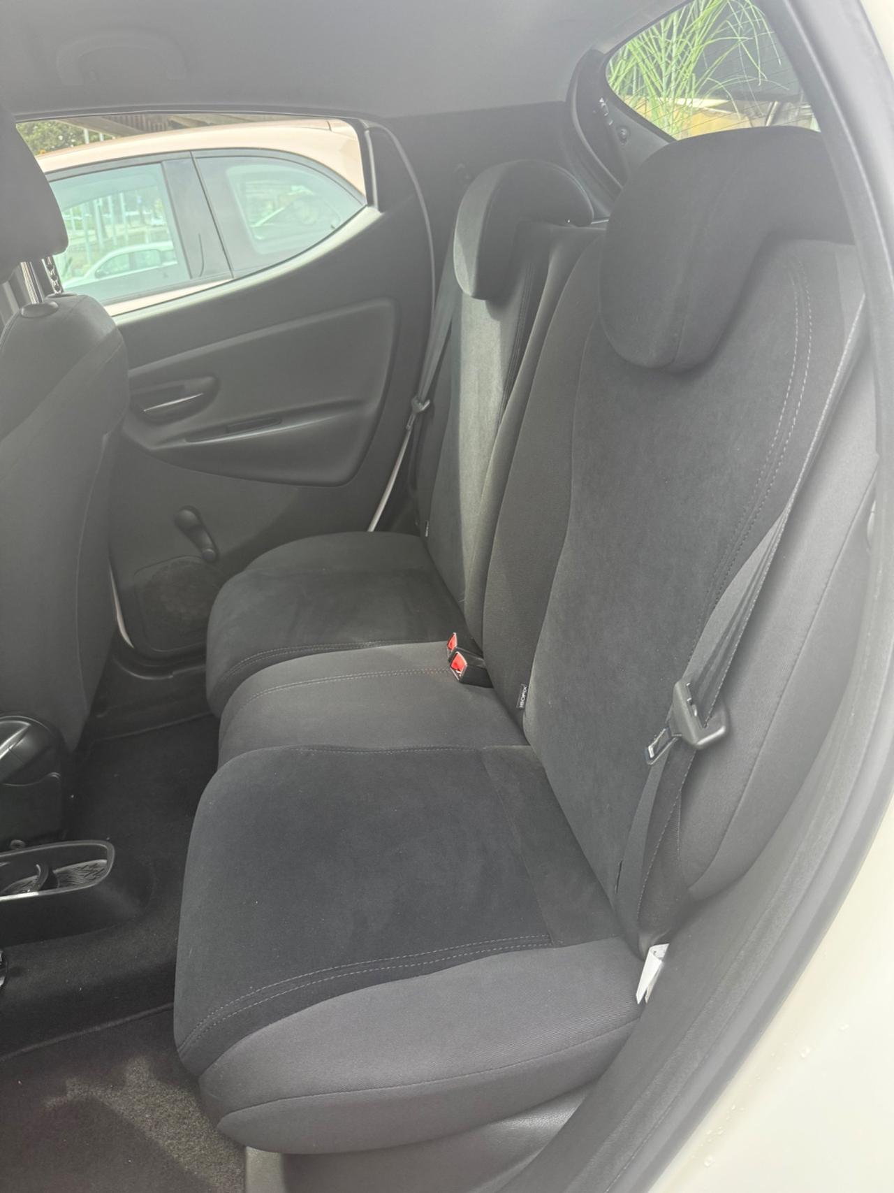 Lancia Ypsilon 0.9 TwinAir 85 CV 5 porte Metano Ecochic Elle