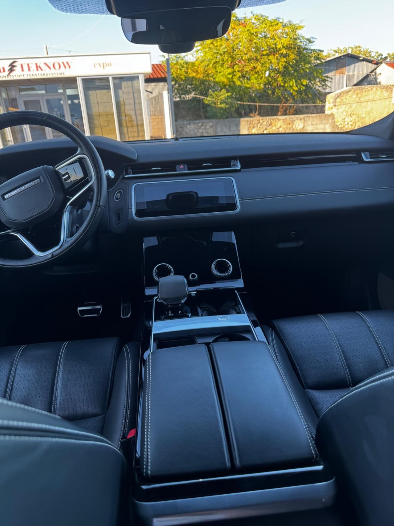 Land Rover Range Velar Total black