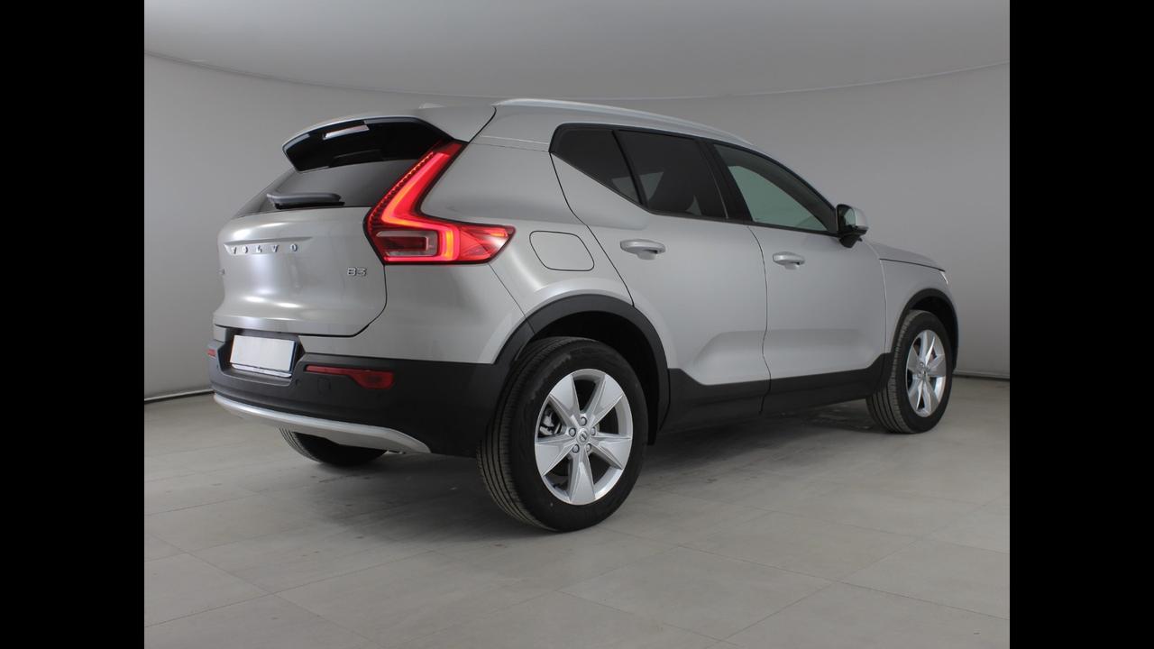 VOLVO XC40 Core B3 AUT