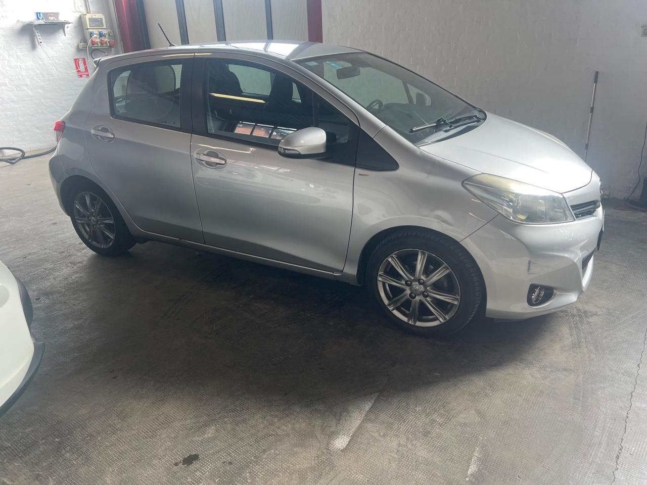 Toyota Yaris 1.3 5 porte Lounge