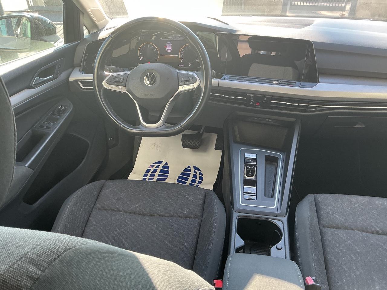 Volkswagen Golf 1.0 eTSI EVO DSG Life - grigio pastello