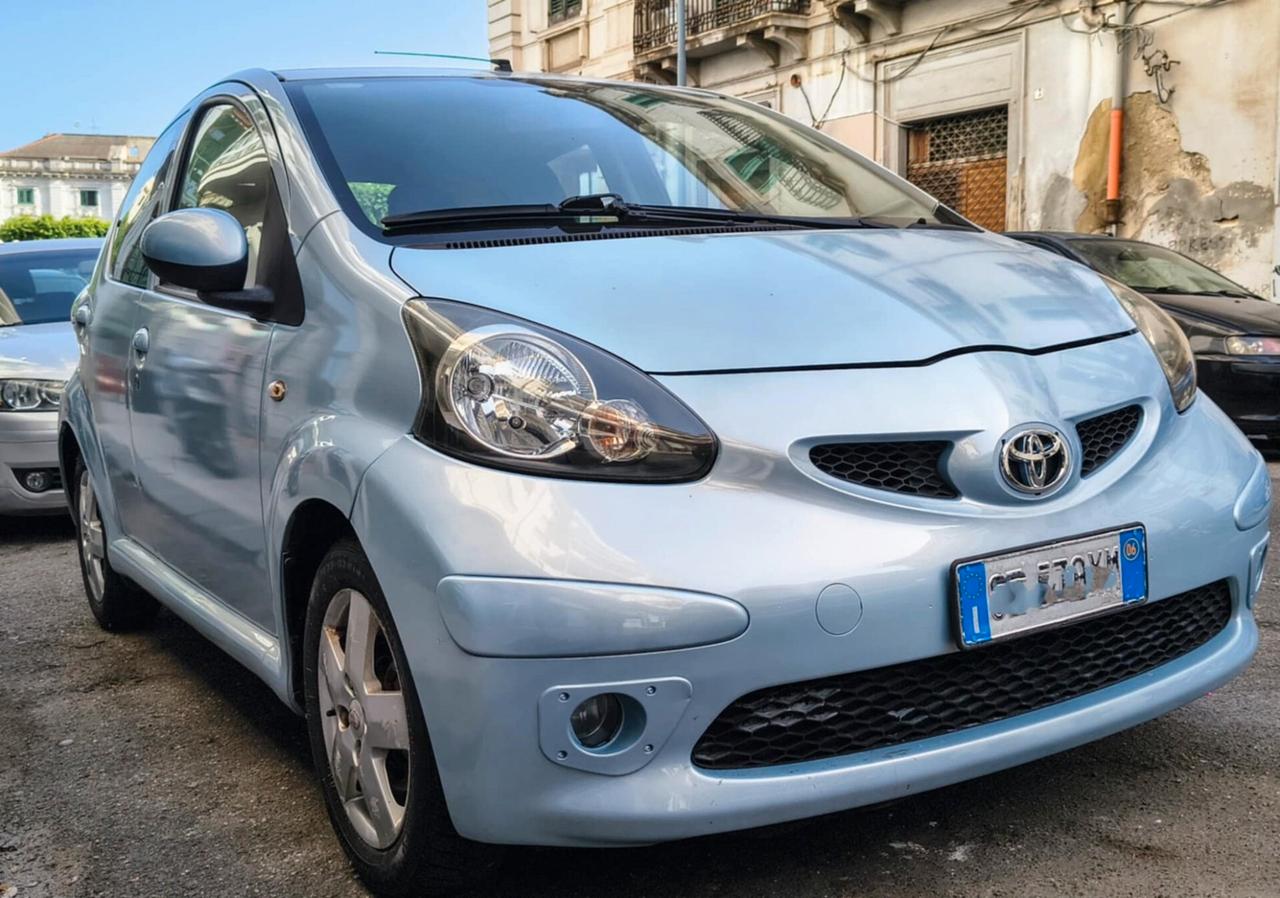 Toyota Aygo 1.0 12V VVT-i 5 porte Sol