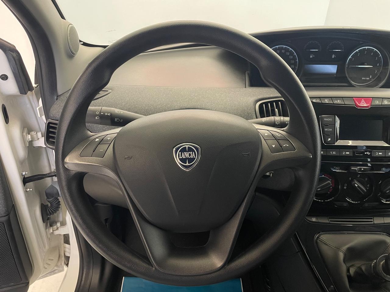 Lancia Ypsilon 1.0 FireFly 5 porte S&S Hybrid Ecochic Silver