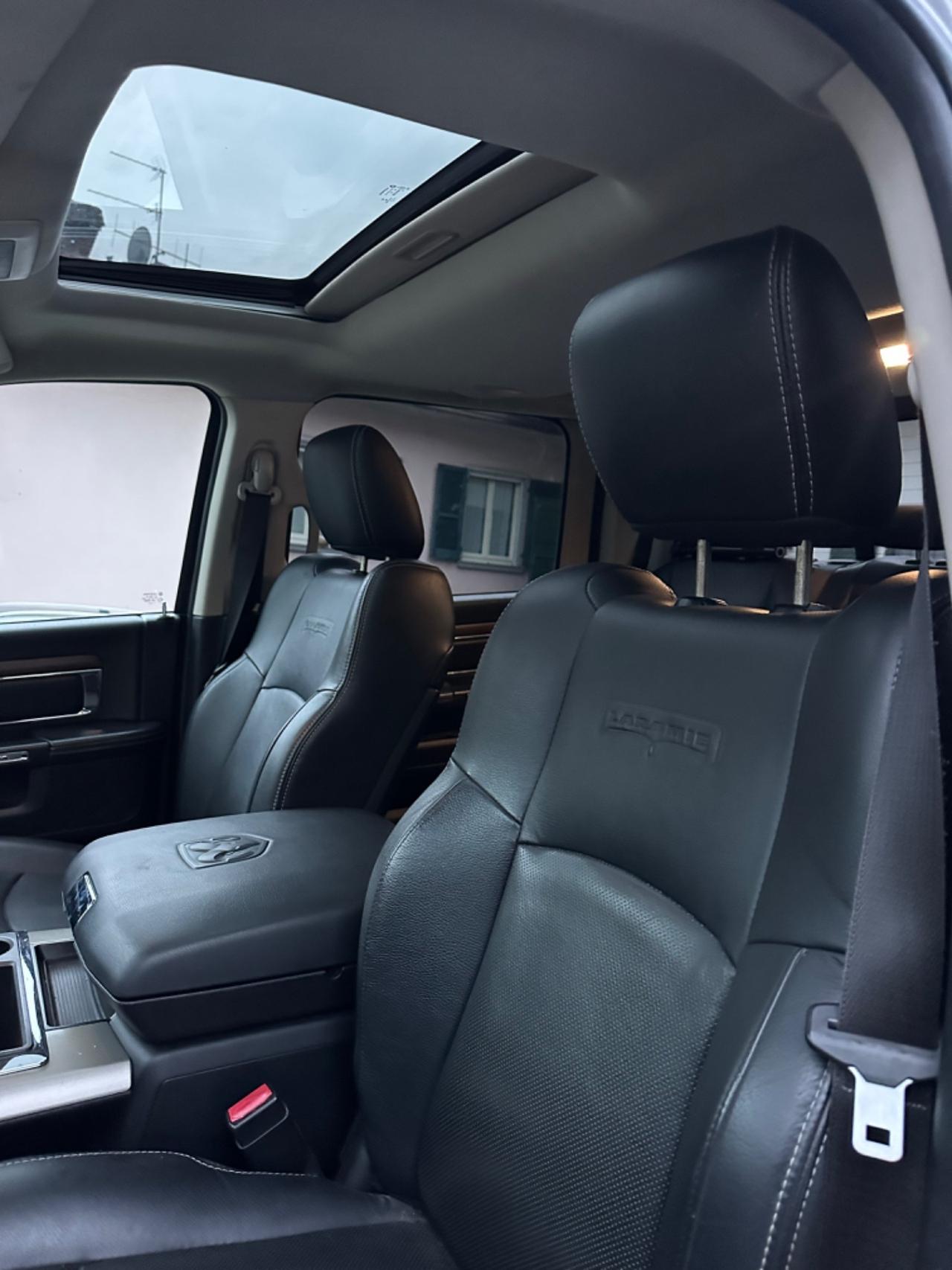 Dodge RAM LARAMIE AMATORE 4x4 KMCERT UNICOPR