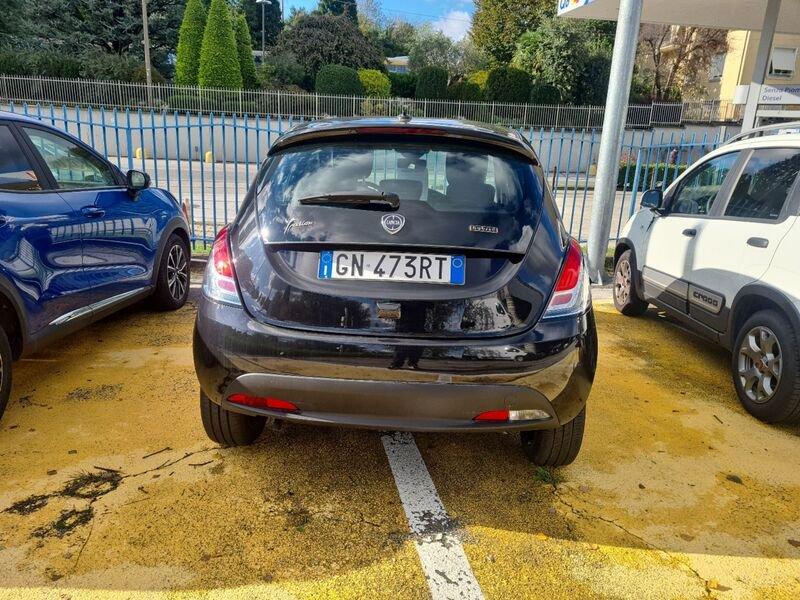 Lancia Ypsilon 1.0 FireFly 5 porte S&S Hybryd Gold