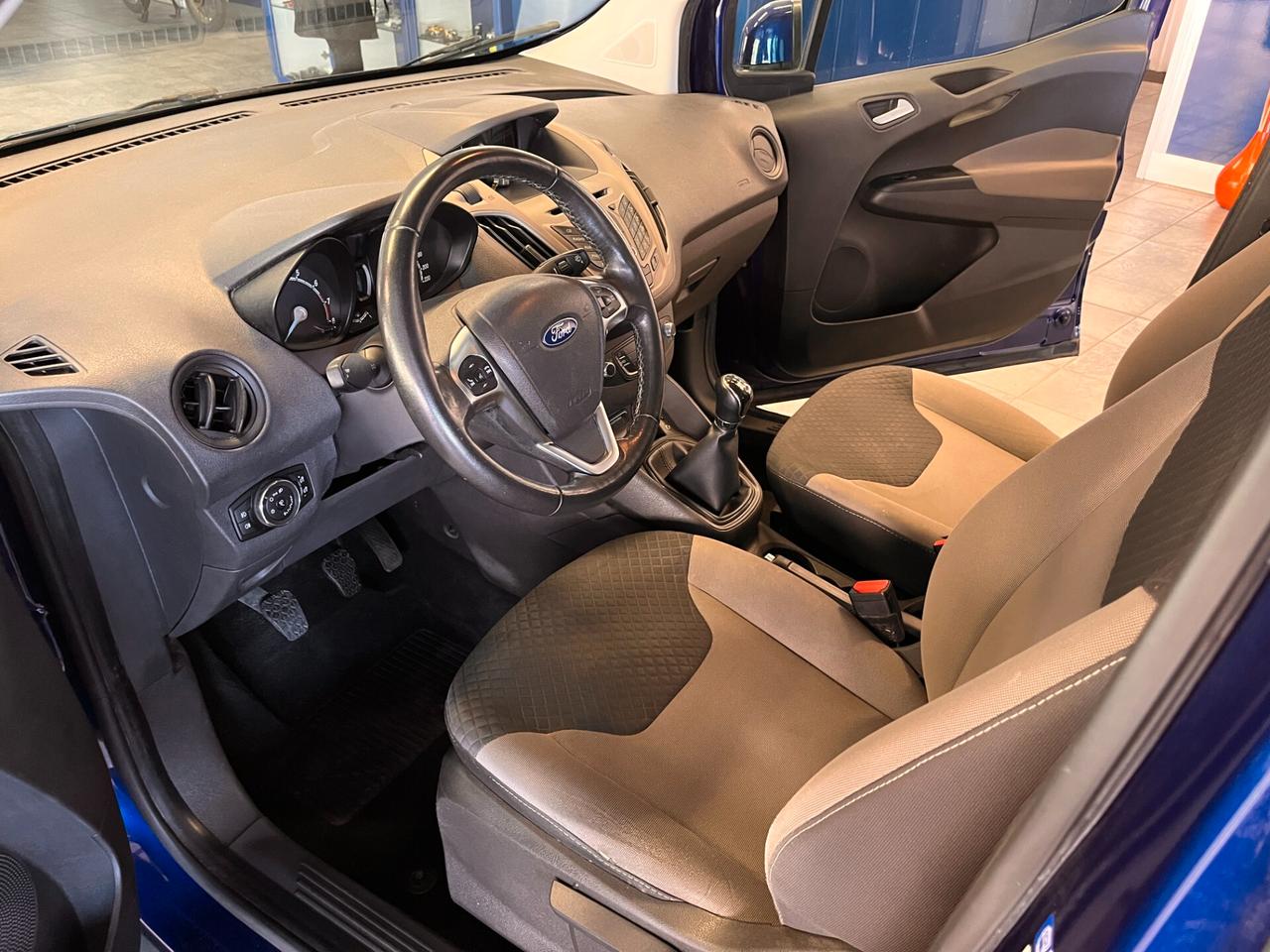 Ford Tourneo Courier 1.0 EcoBoost 100 CV Titanium