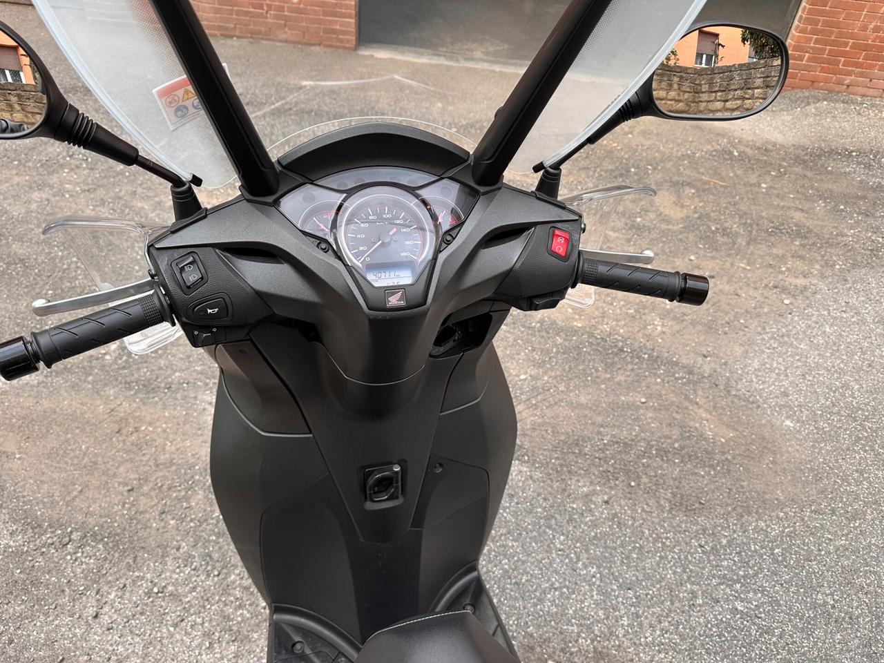 Honda SH 300 i sport