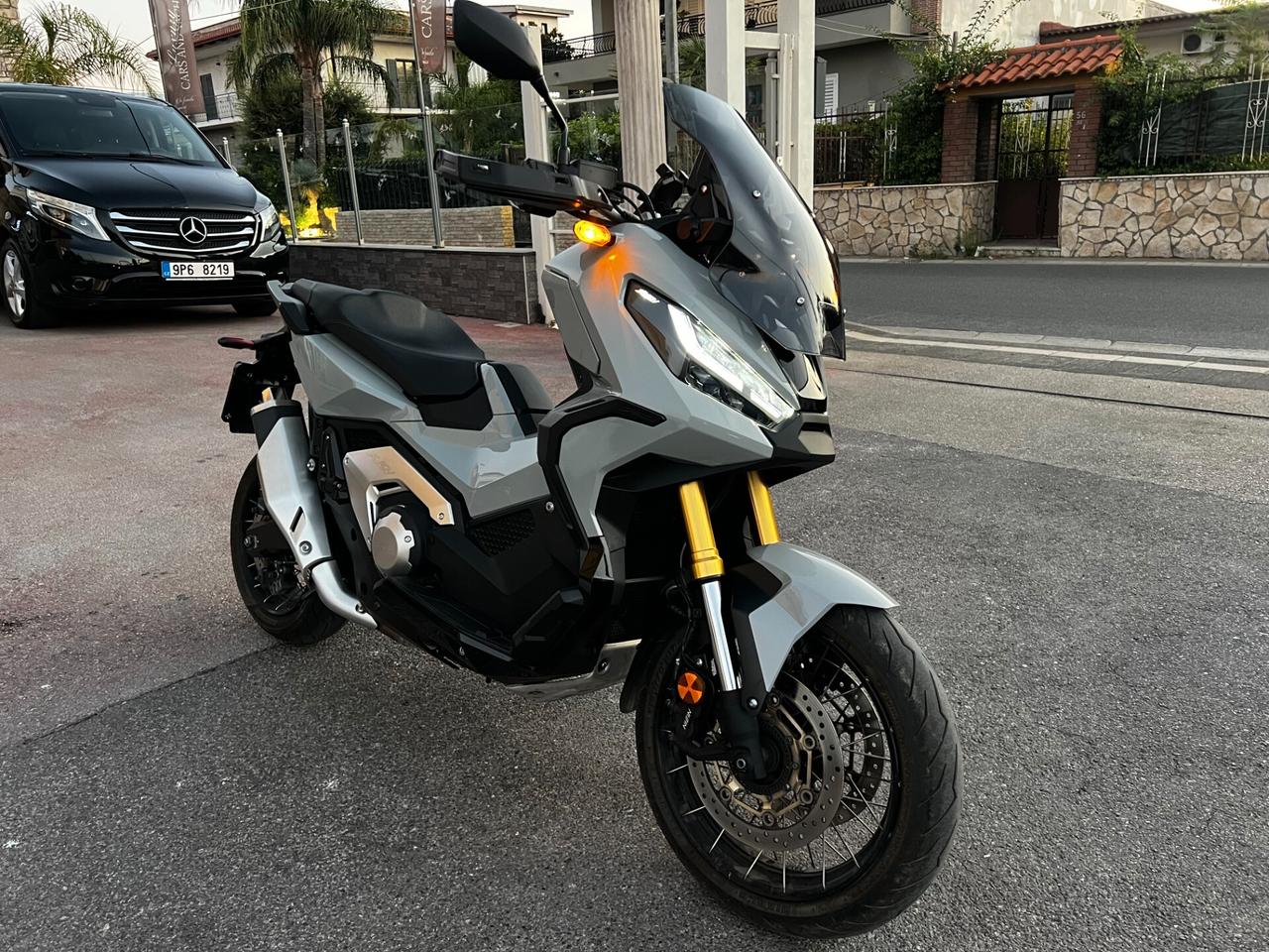 Honda X-ADV 750 Fulled- PARI AL NUOVO