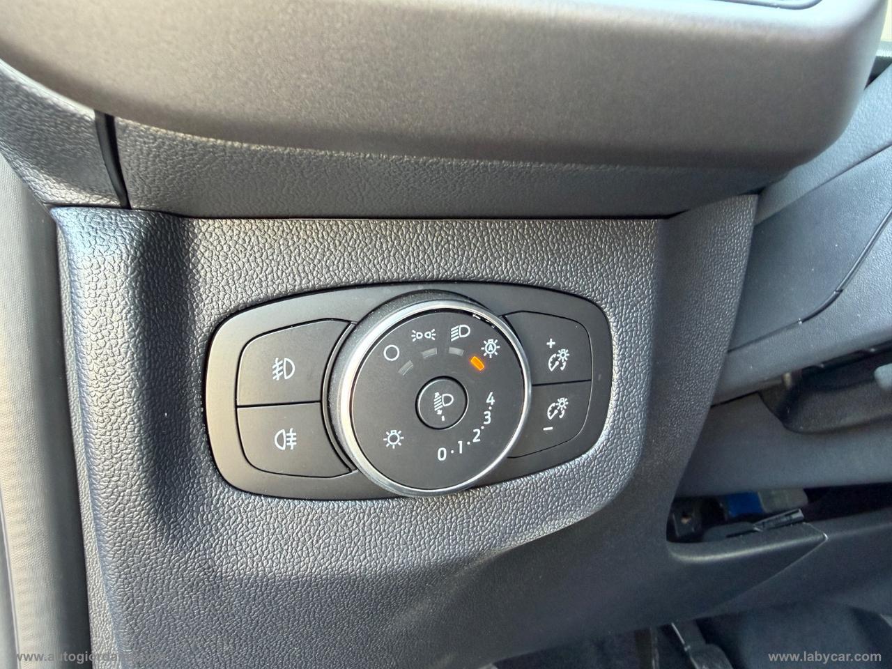 FORD Tourneo Courier 1.0 EcoBoost Titanium