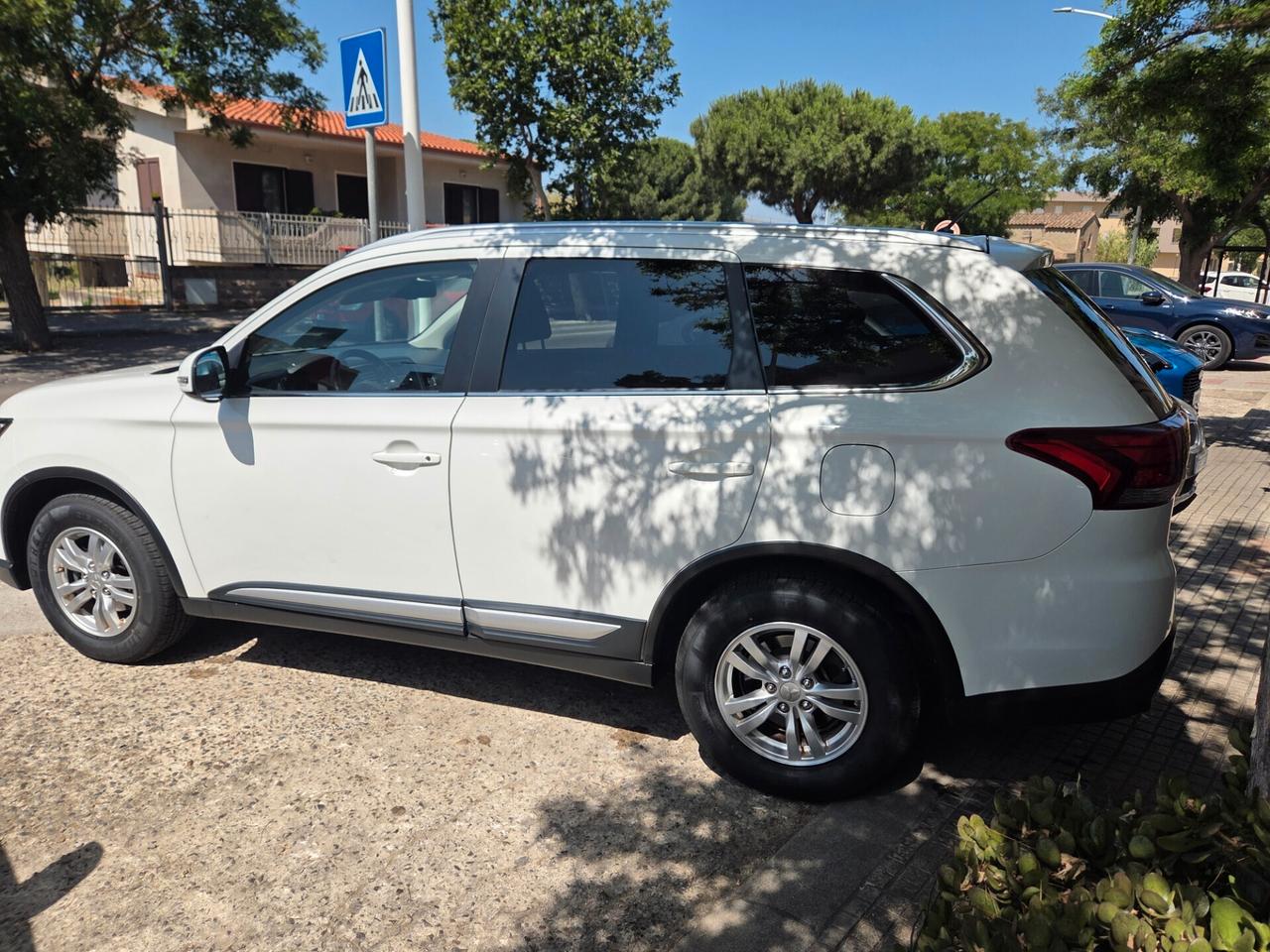 Mitsubishi Outlander 2.2 DI-D 4WD Intense