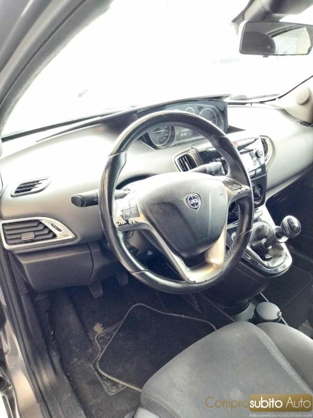 LANCIA Ypsilon 1.2 69 CV ( Garanzia 12 Mesi)