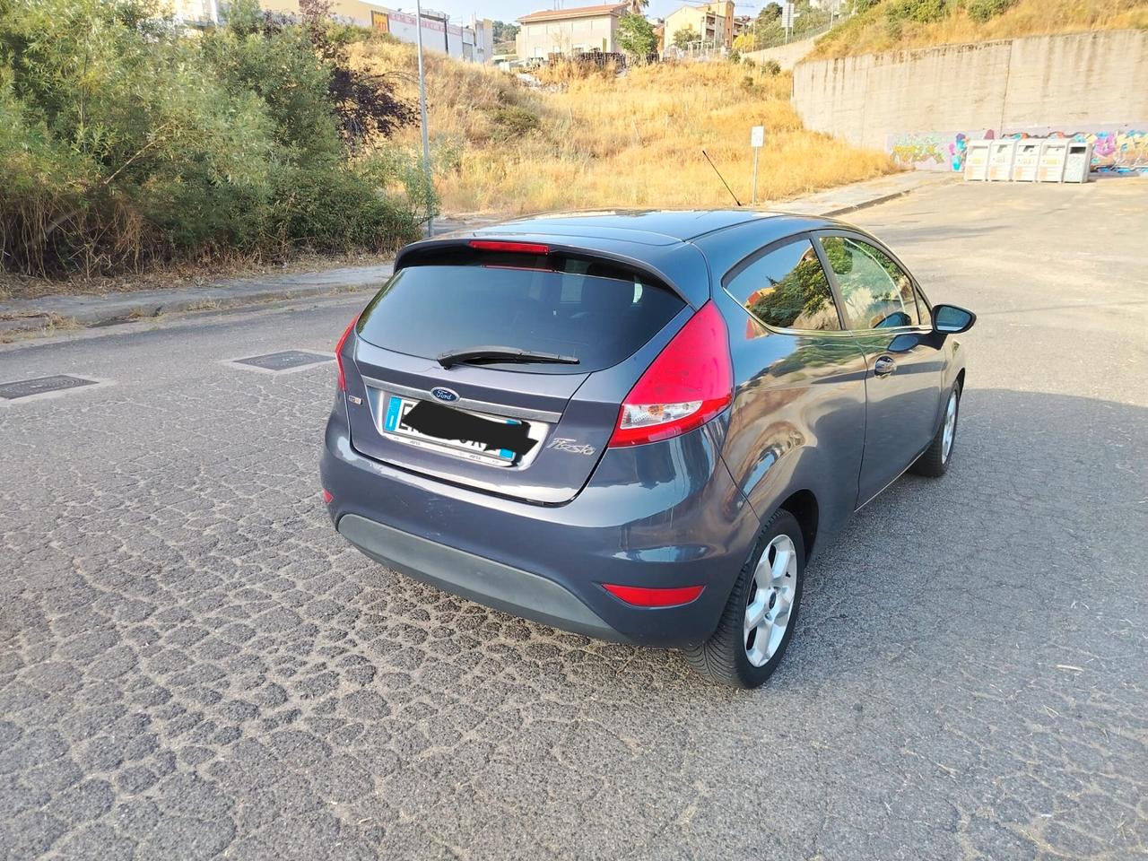 Ford Fiesta 1.4 TDCi 70CV 3 porte Titanium 2012
