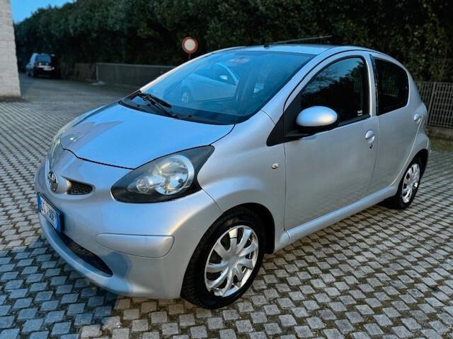 Toyota Aygo 1.0 12V VVT-i 5 porte Sol