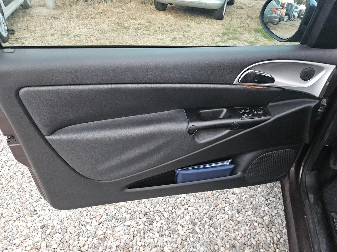 Lancia Ypsilon 1.3 MJT 75 CV Diva