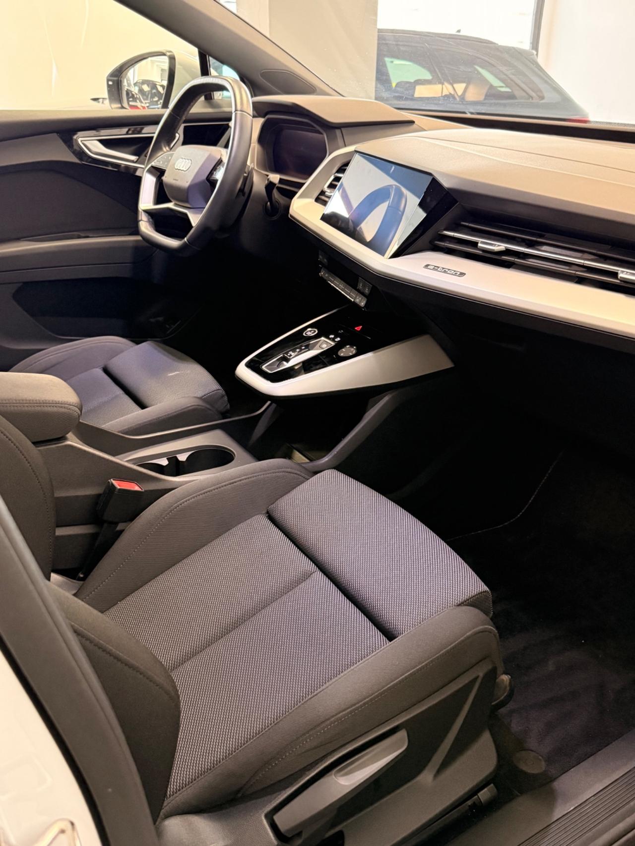 Audi Q4 40 e-tron S line Iva deducibile