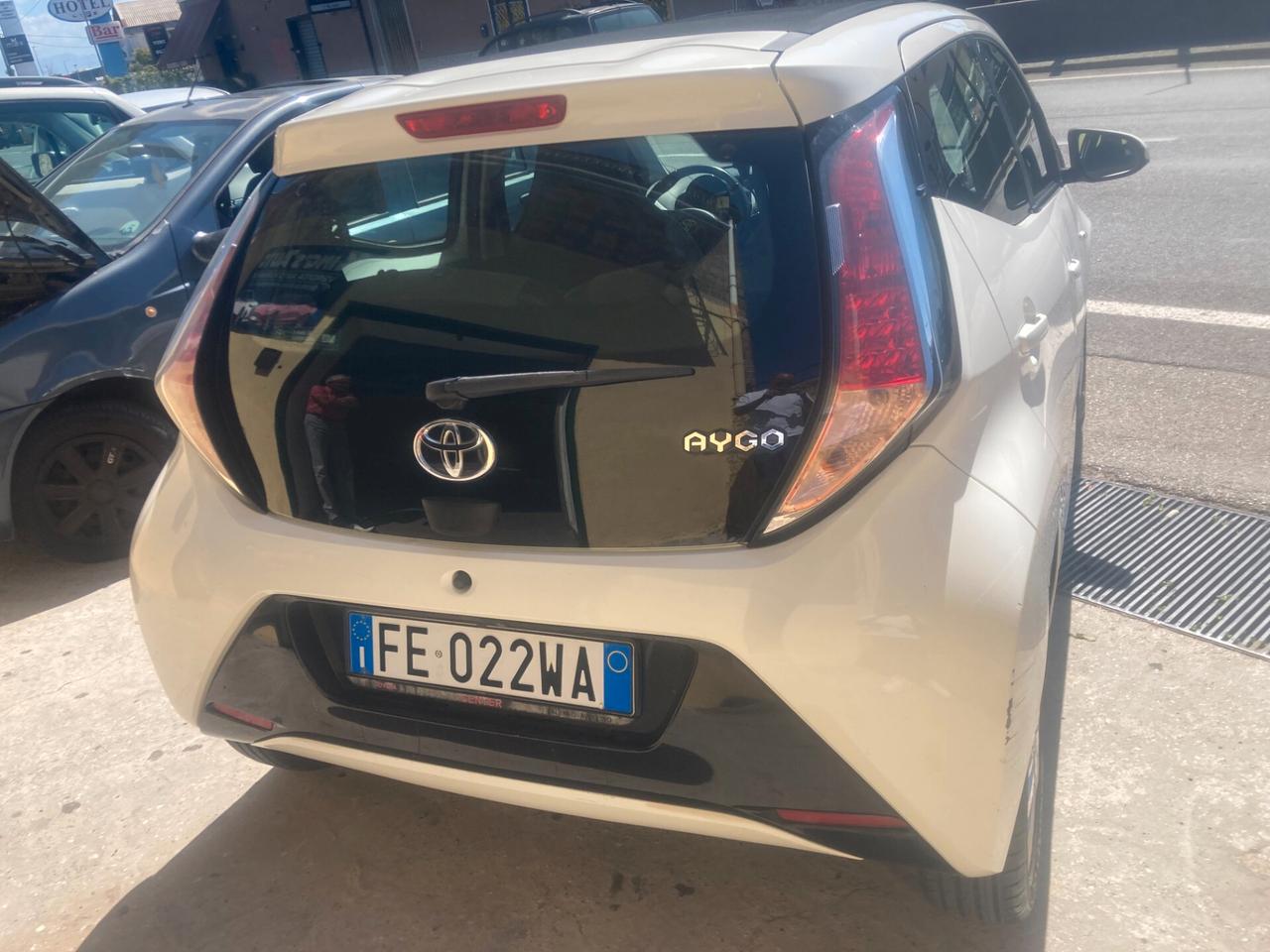 Toyota Aygo 1.0 VVT-i 69 CV automatica tetto apribile