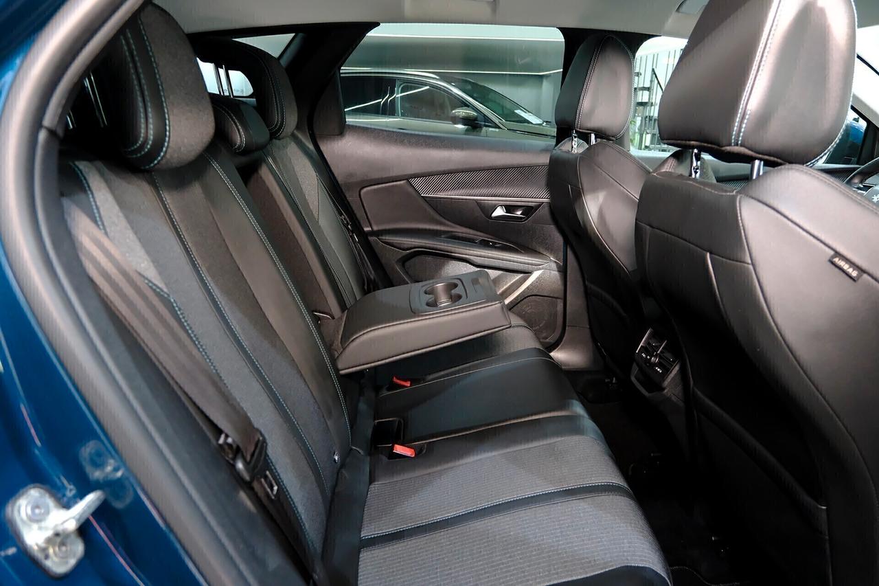 Peugeot 3008 1.5 Blue HDi 130cv ALLURE EAT8 Cockpit