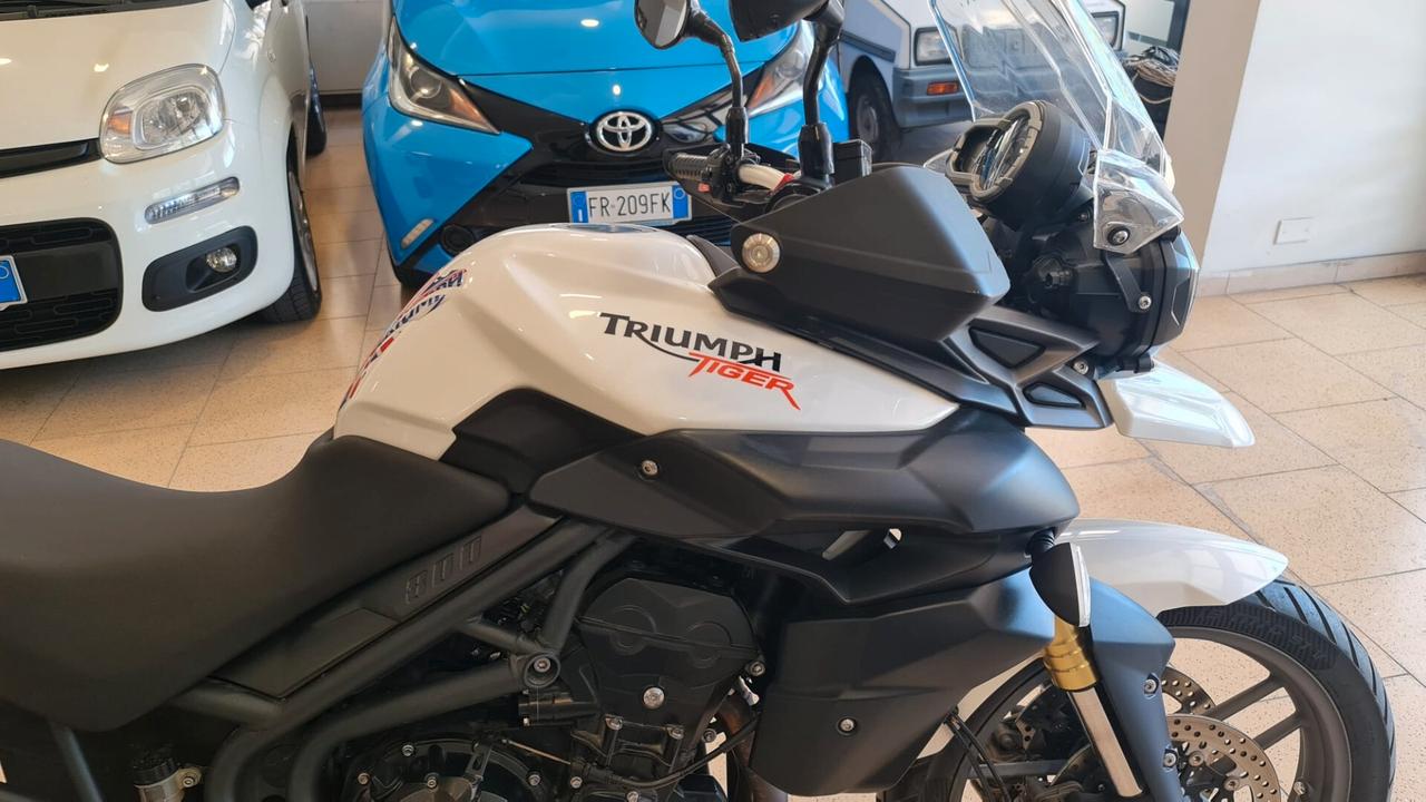 TRIUNPH TIGER 800