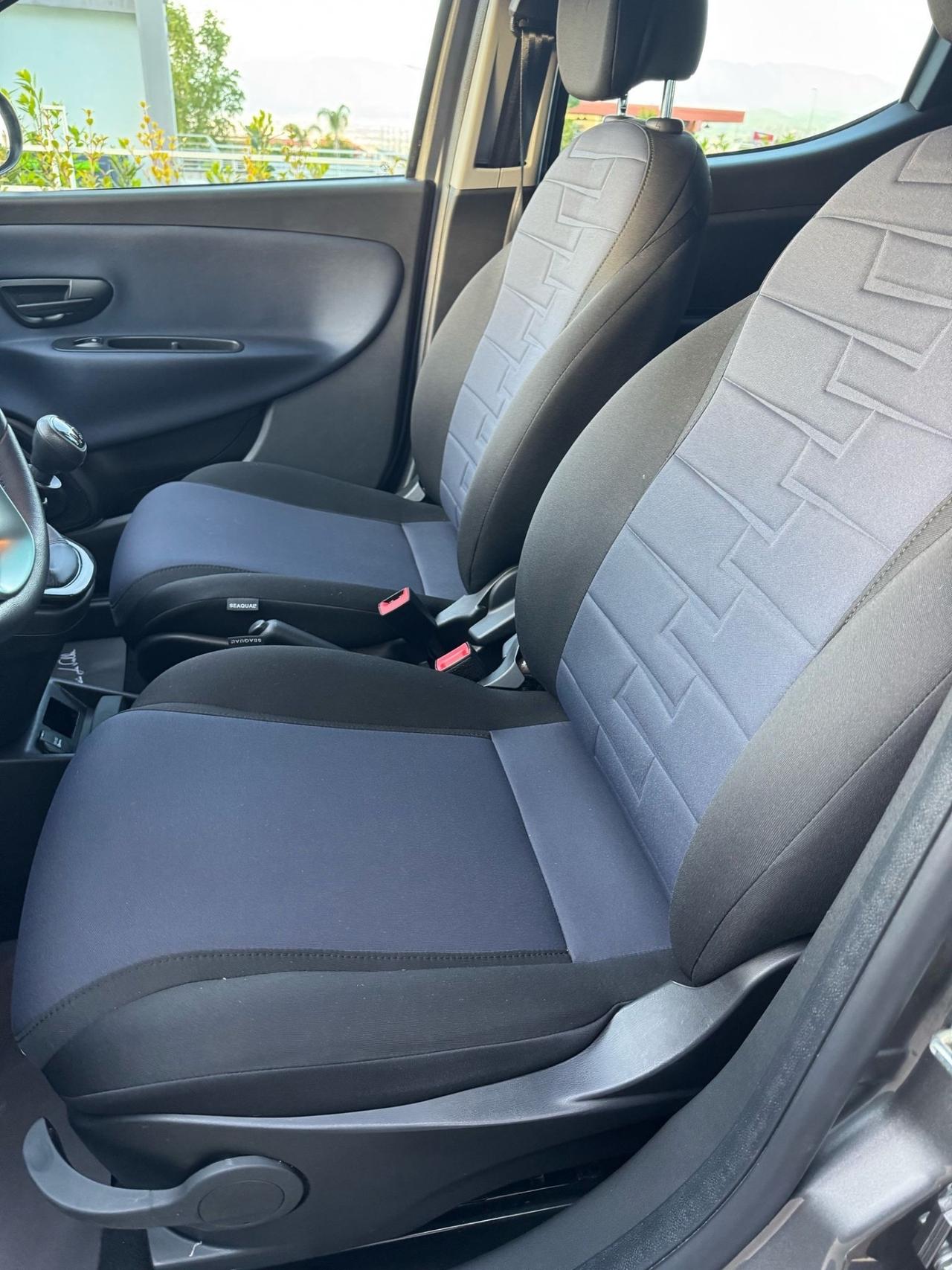 Lancia Ypsilon 1.0 FireFly 5 porte S&S Hybrid Gold