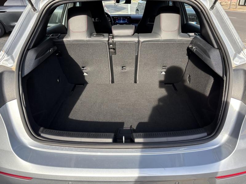 Mercedes A 180 AMG Line Premium DCT LED-NAVI-18"