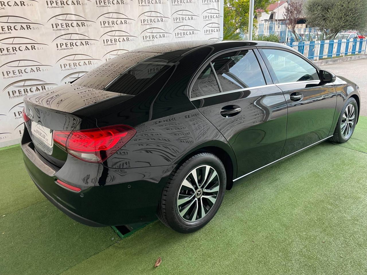 Mercedes-benz A 180 d Sedan 4p. Business