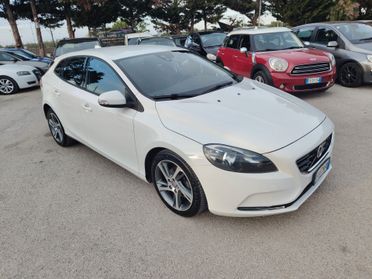 Volvo V40 D2 1.6d summum