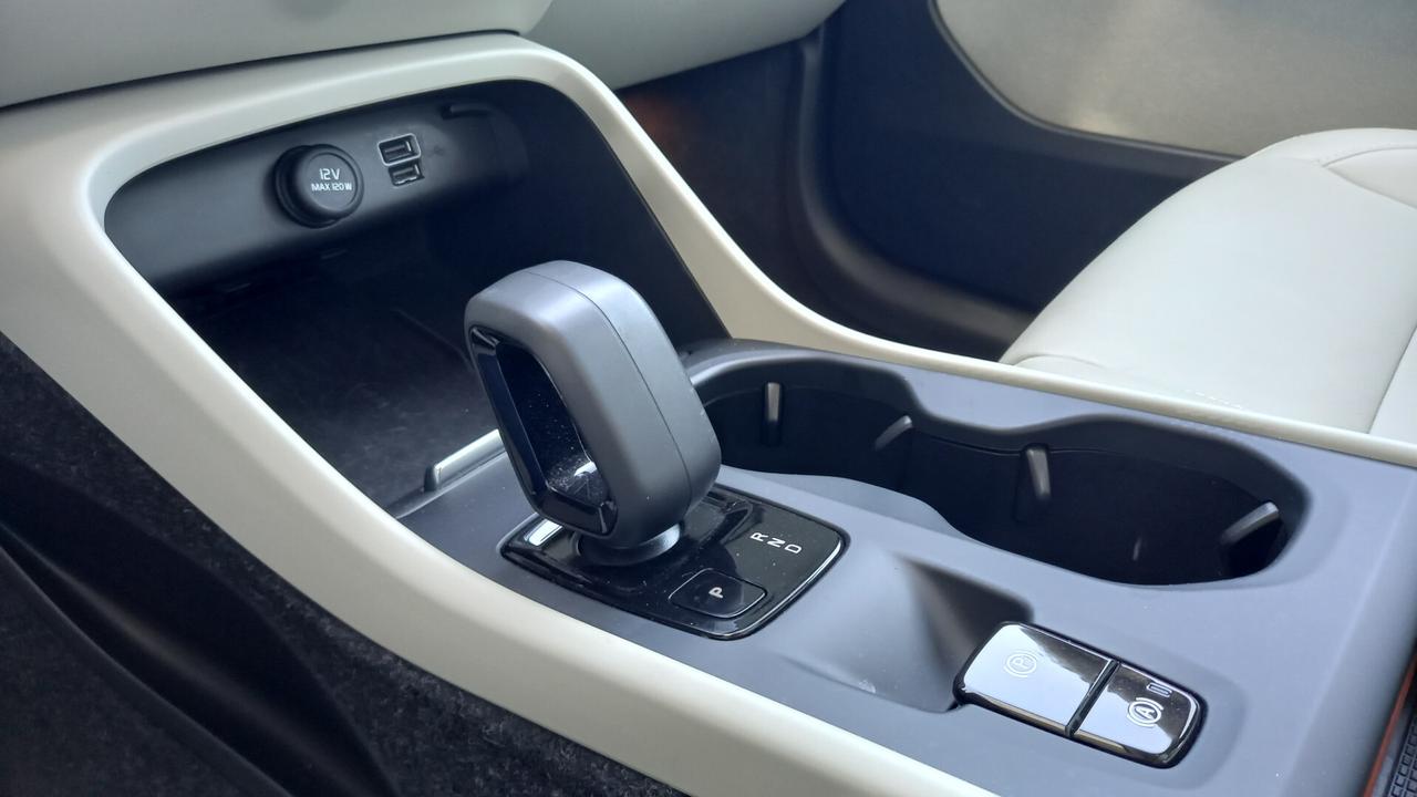 Volvo XC40 T5 Recharge Plug-in Hybrid Inscription Expression auto