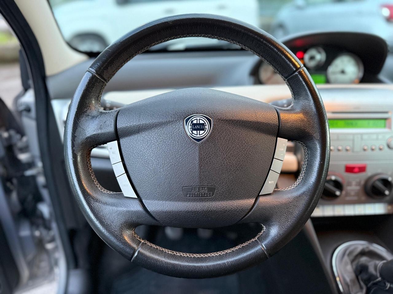 Lancia Ypsilon 1.3 MJT 90 CV Platino