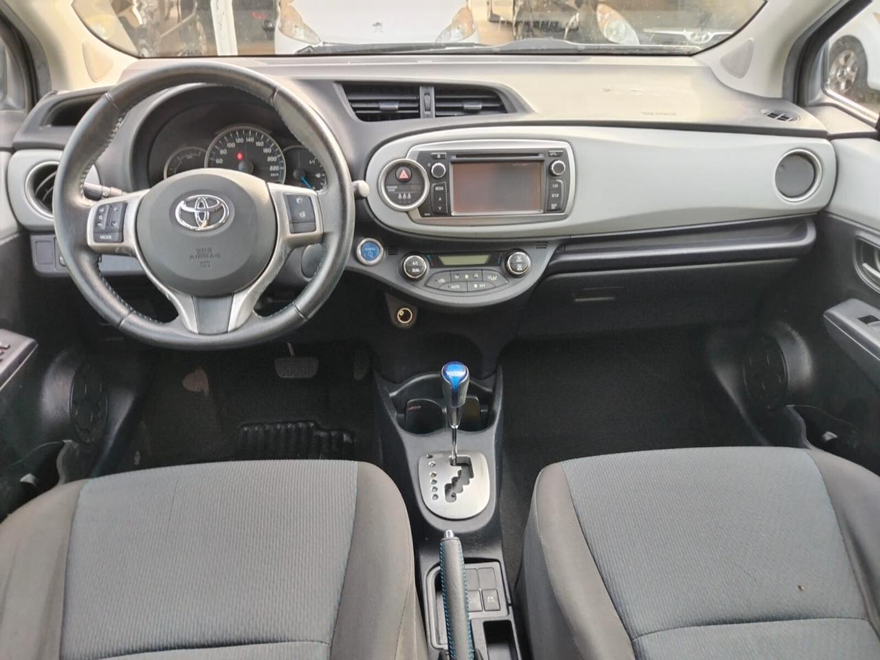 TOYOTA YARIS AUTOMATICA