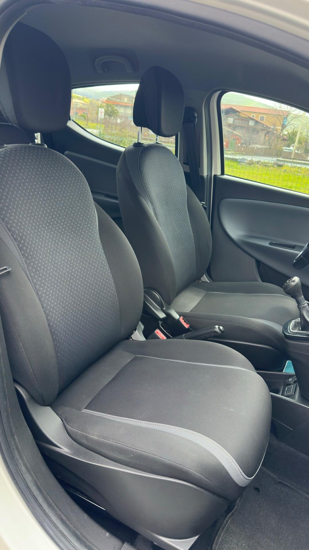 Lancia Ypsilon 1.3 MJT 16V 95 CV 5 porte S&S Silver