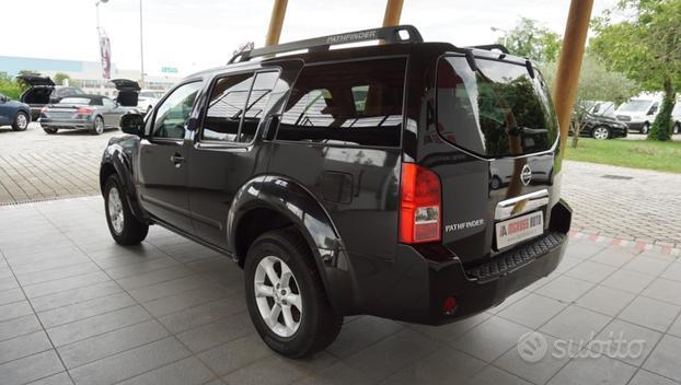 NISSAN Pathfinder 2.5 dCi LE