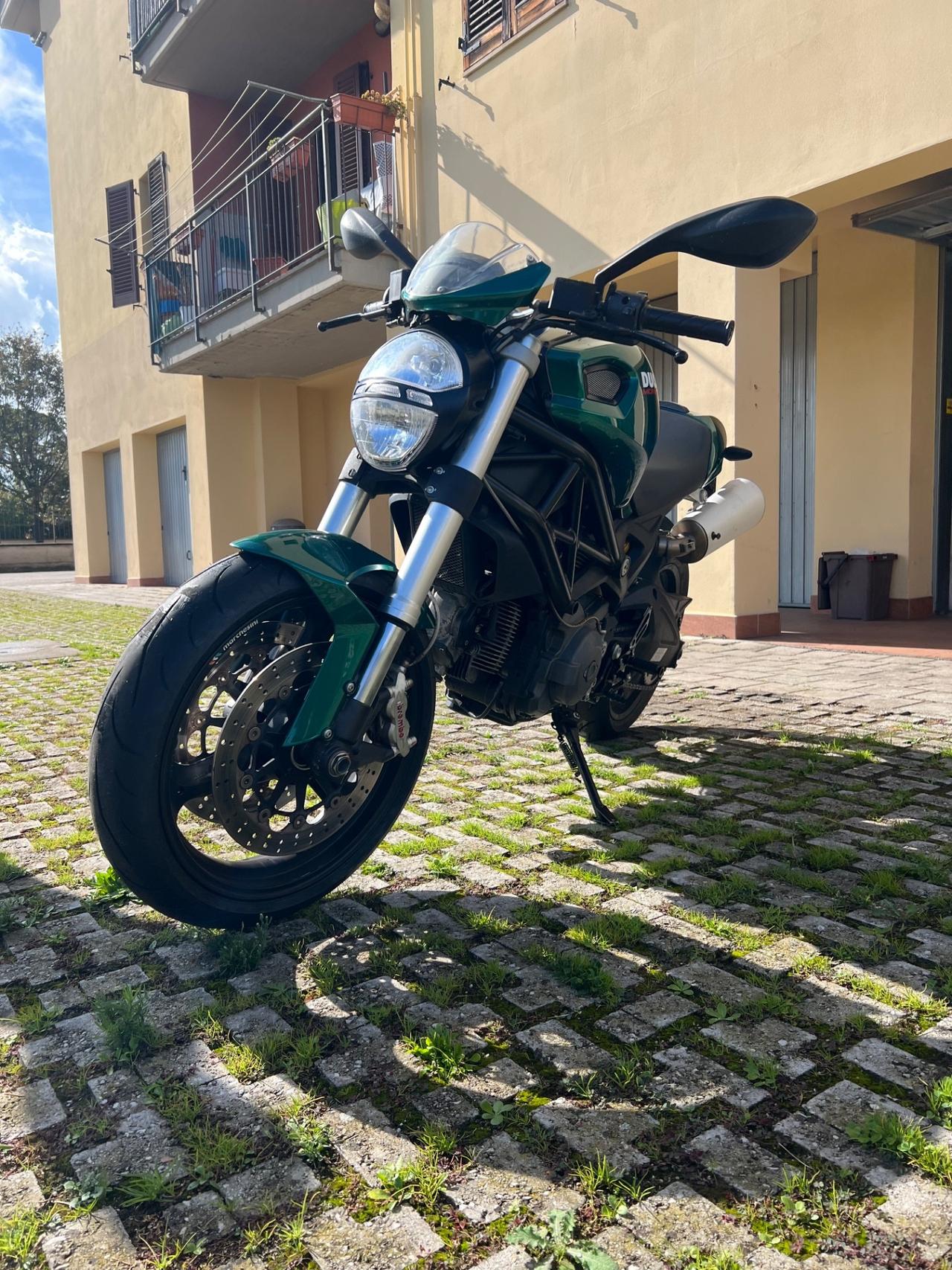 Ducati Monster 696