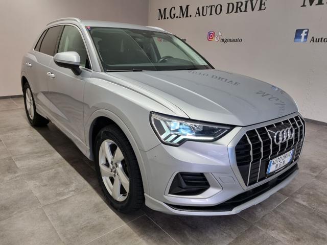 AUDI Q3 35 TFSI Business Advanced