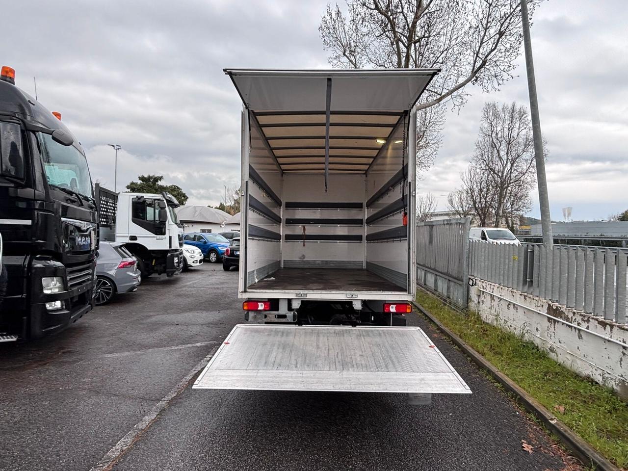 Iveco daily 35C160 furgone e sponda caricatrice