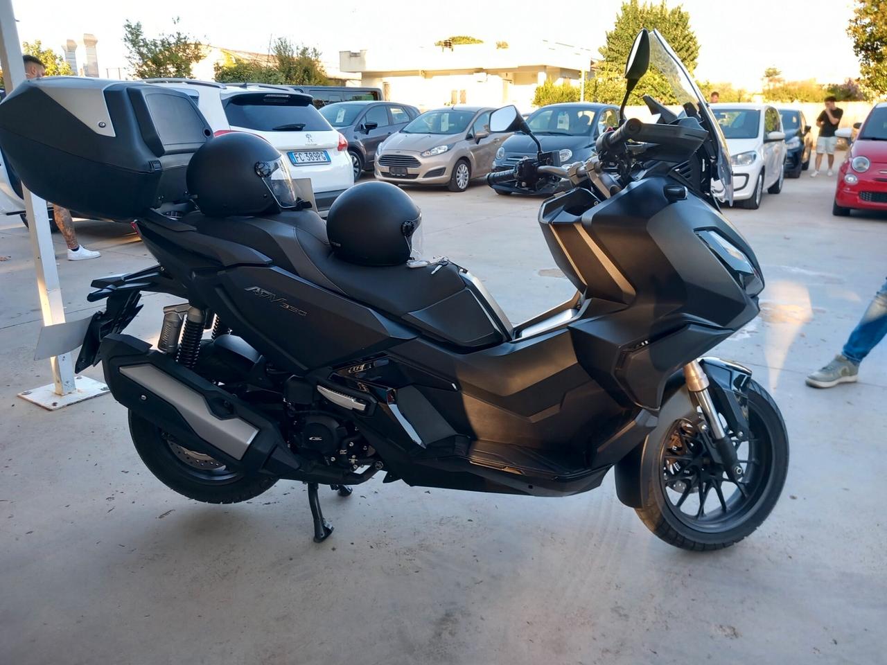 Honda ADV 350 grigio opaco +bauletto