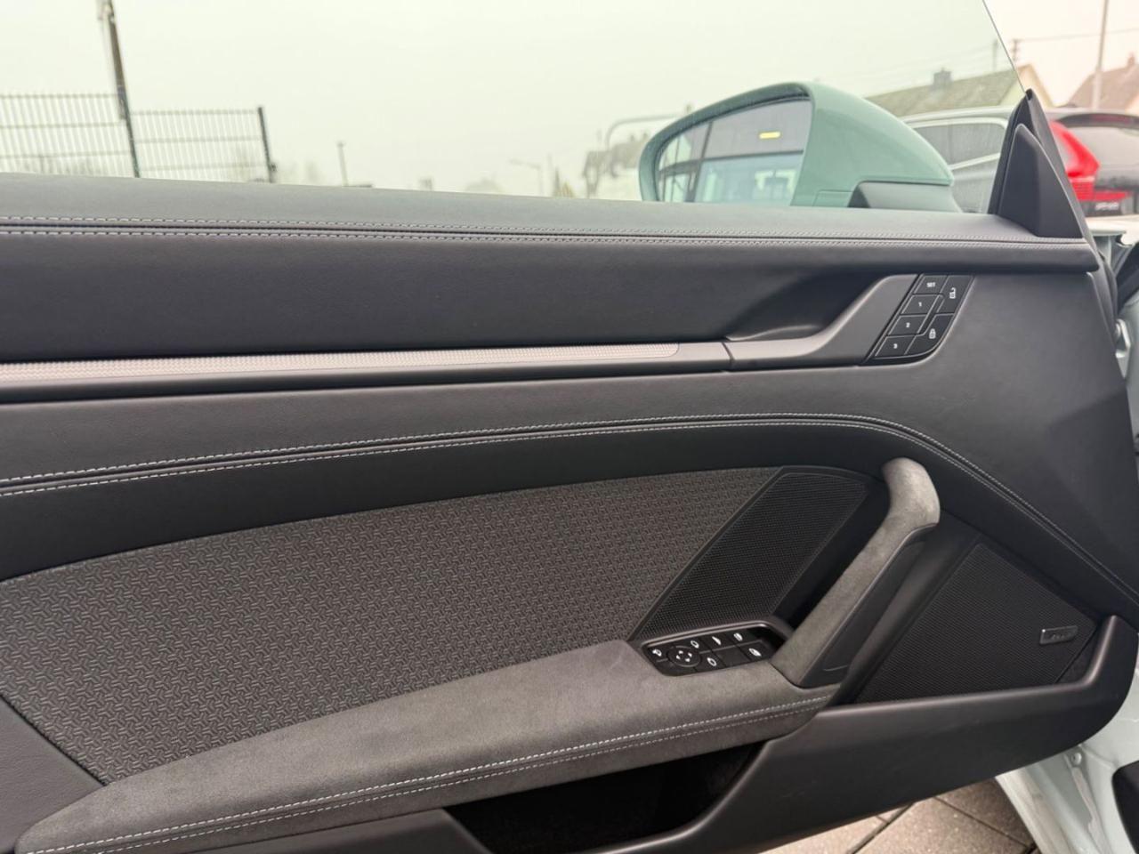 PORSCHE 911 Carrera 4 GTS Cabriolet 2.0*Bose-Matrix-Alcantara*