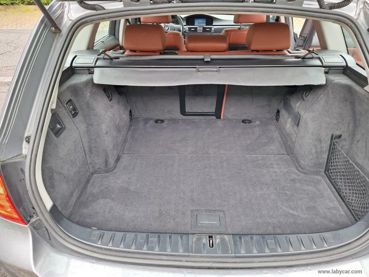 BMW 320d xDrive Touring 4X4 GANCIO TRAINO PELLE