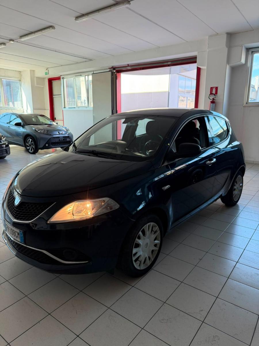 Lancia Ypsilon 1.2 69 CV 5P. Gold