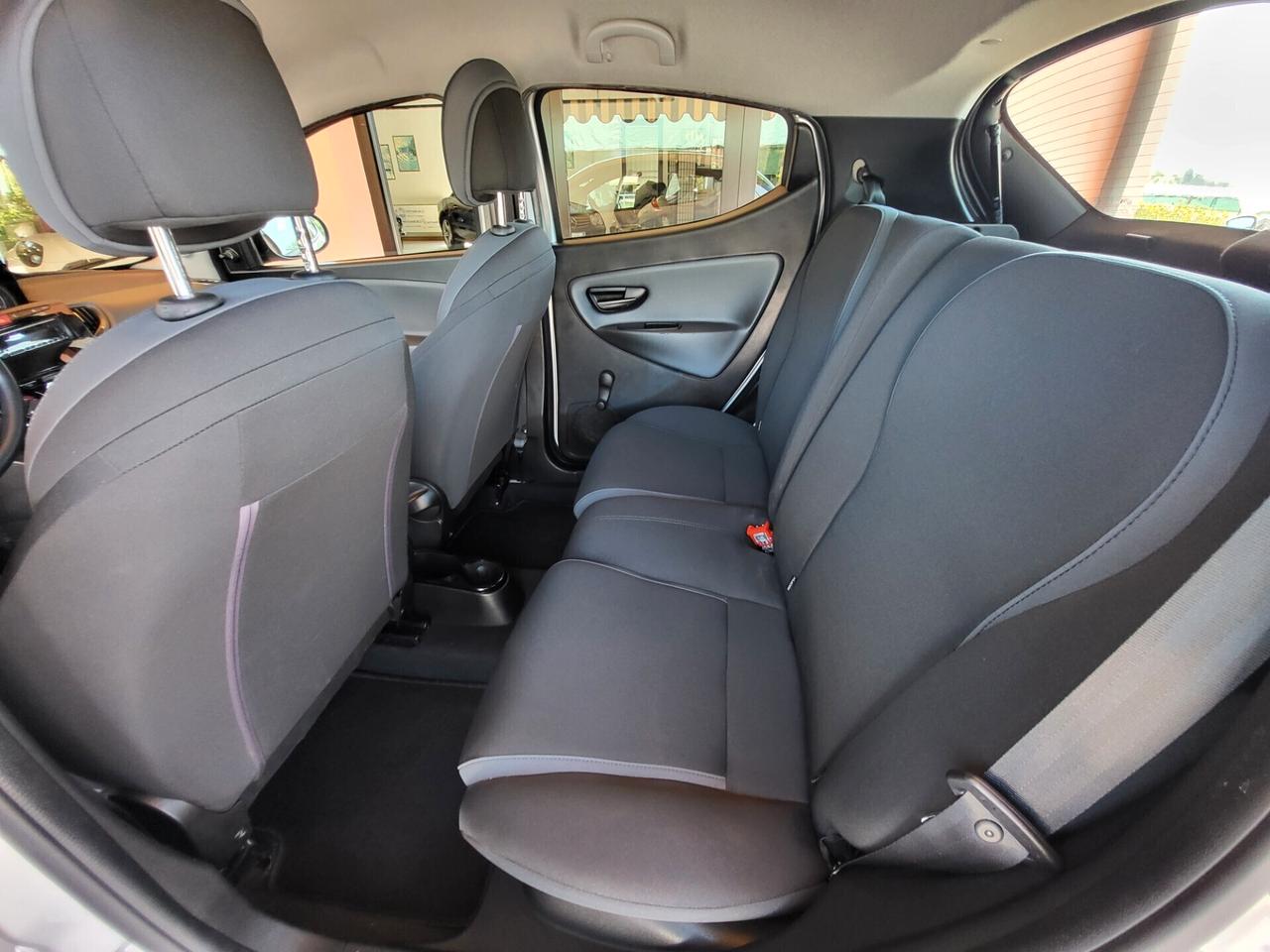 Lancia Ypsilon 1.2 69 CV 5 porte Silver