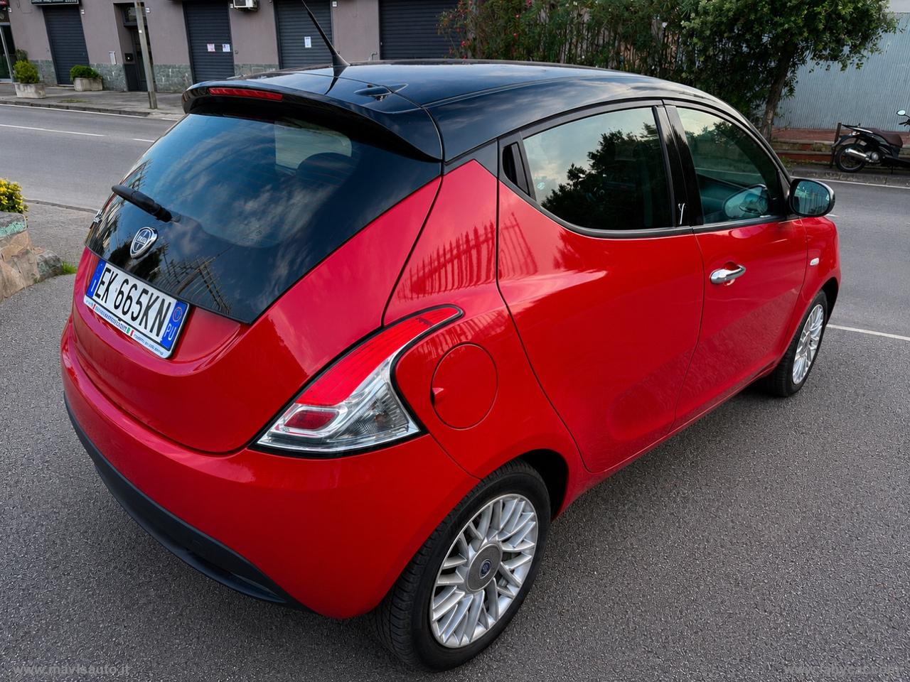 LANCIA Ypsilon 1.2 69 CV 5p. S&S Black&Red