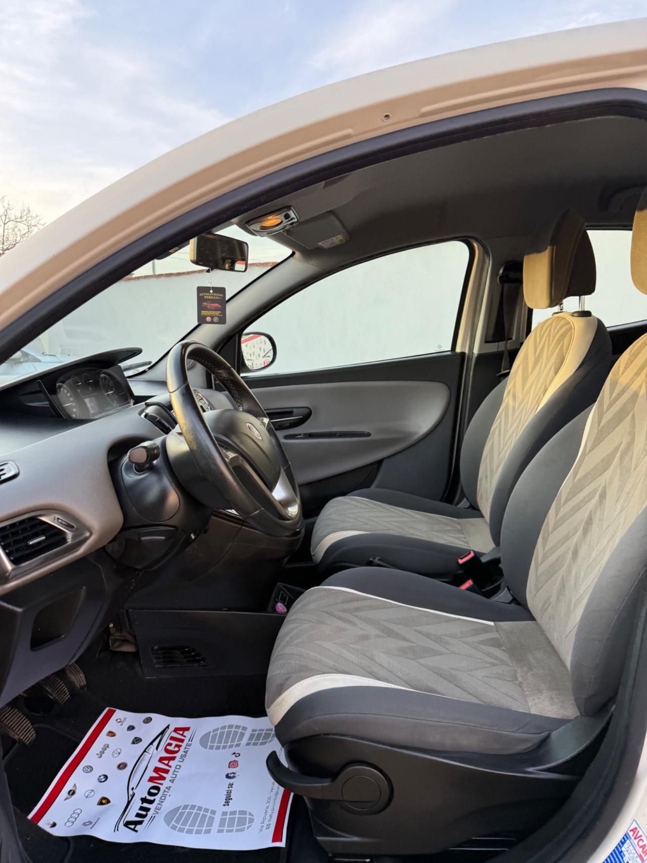 Lancia Ypsilon 1.2 69 CV 5 porte GPL Ecochic Gold