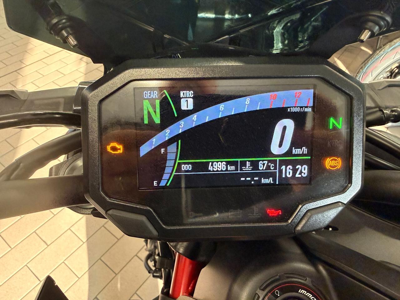 Kawasaki Z 900 70 kW My 2024