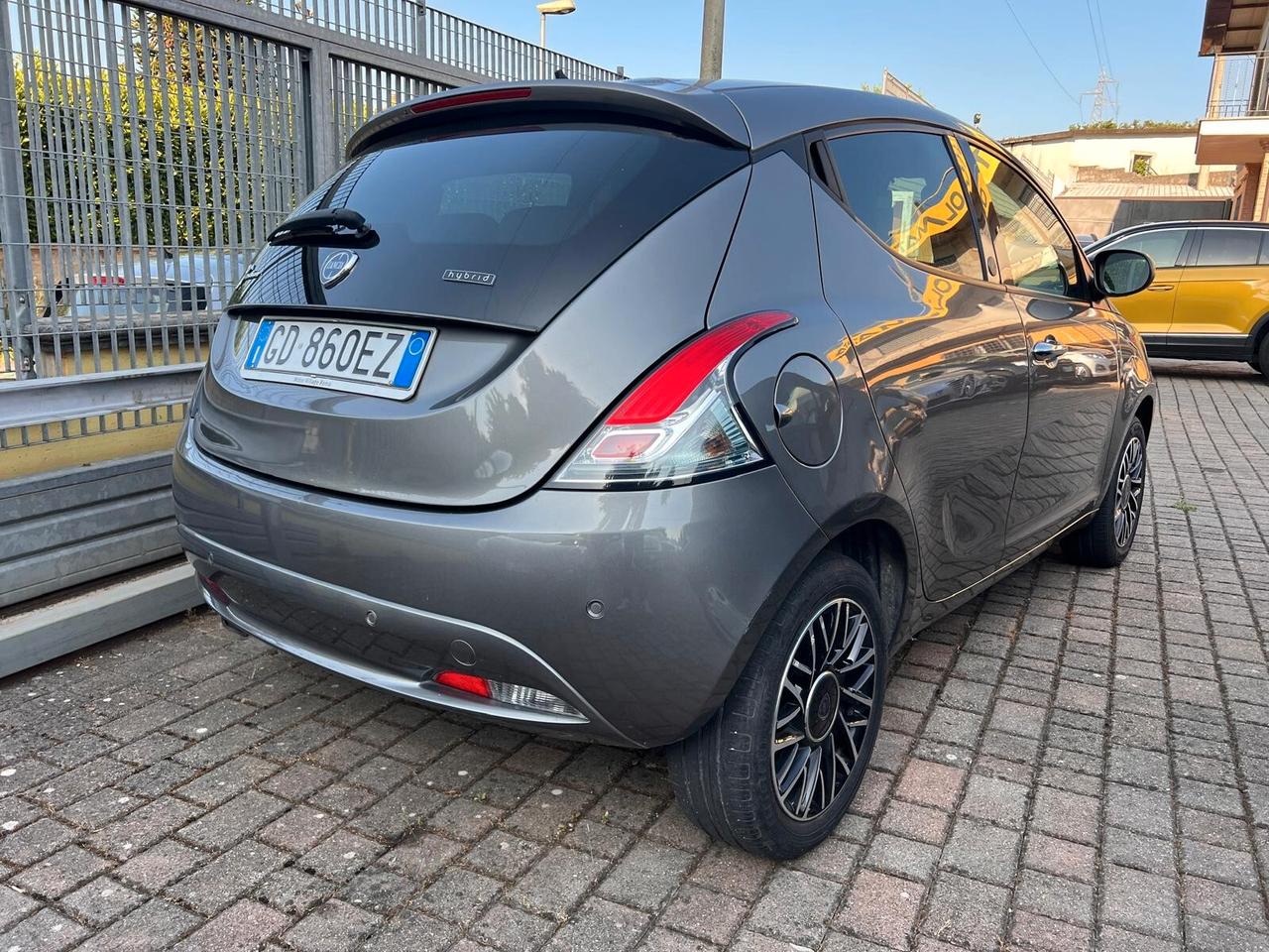 Lancia Ypsilon 1.0 FireFly 5 porte S&S Hybrid Ecochic Gold