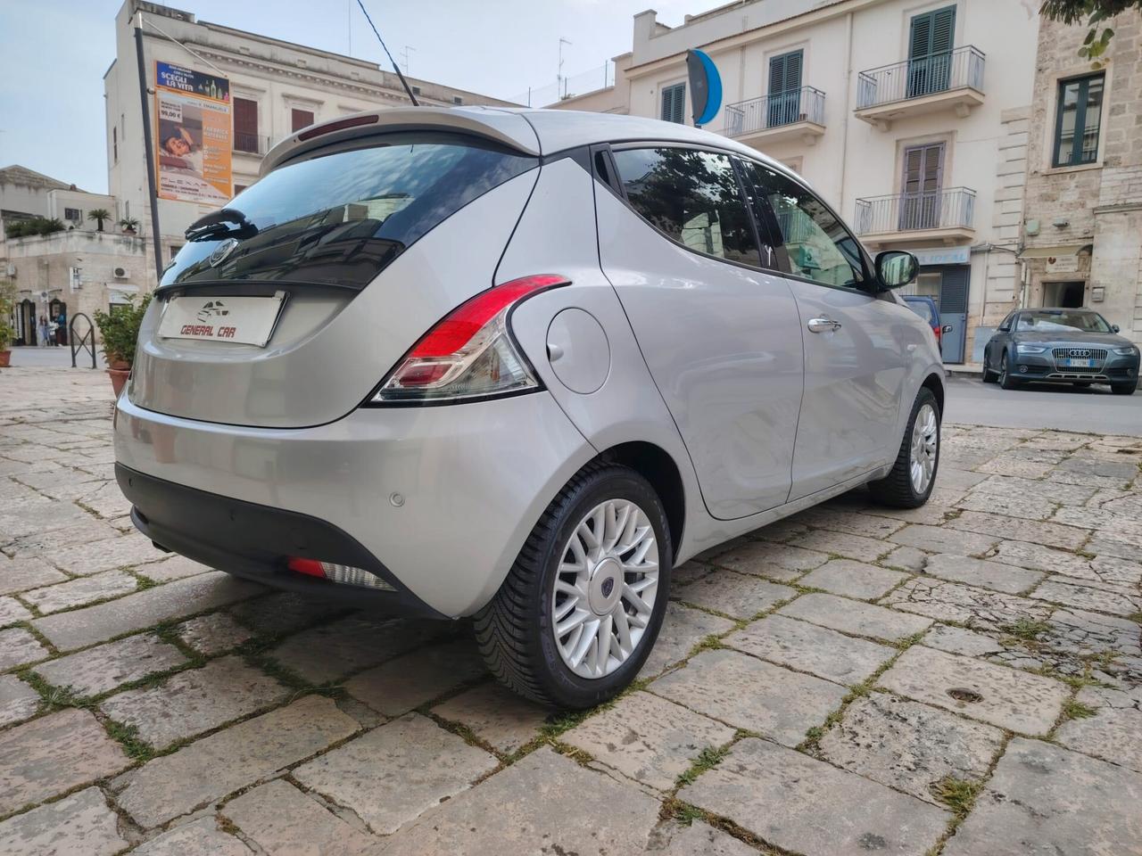 Lancia Ypsilon 1.2 69 CV 5 porte GPL Ecochic Gold