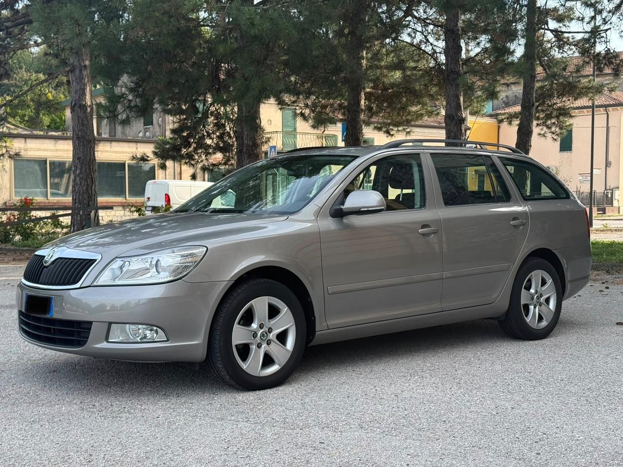 Skoda Octavia 1.6 TDI CR F.AP. DSG Wagon Elegance
