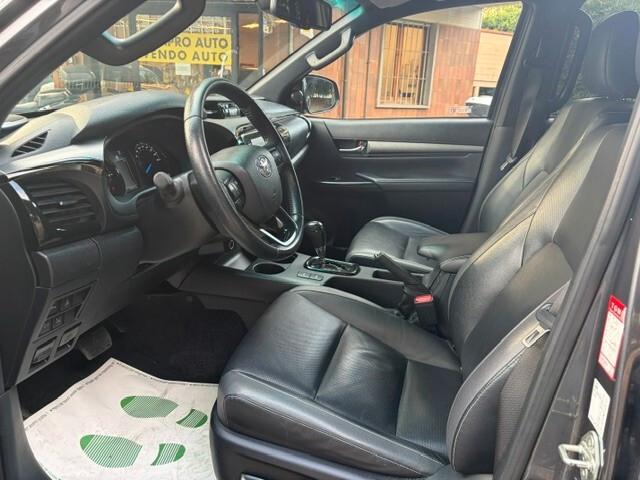 Toyota Hilux 2.4 D-4D A/T 4WD 4 porte Double Cab Invincible