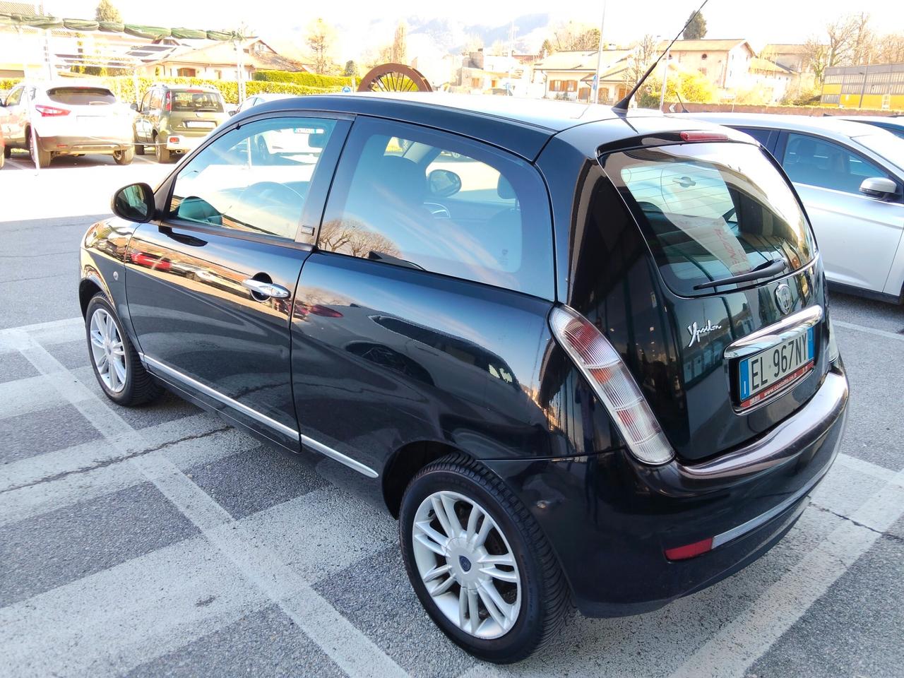 Lancia Ypsilon 1.3 MJT 75 CV Unyca