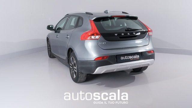 VOLVO V40 Cross Country D2 Momentum